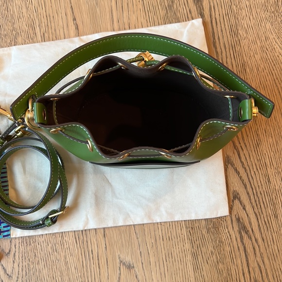 Tory Burch T Monogram Leather Bucket Bag - Picture 5 of 12